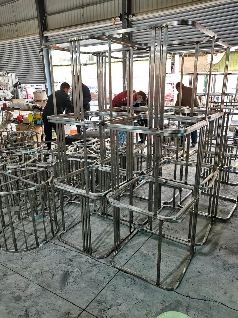 不銹鋼輕奢風家具與鋁制精品 去商場不如來工廠，定制您的品質(zhì)生活
